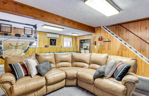 Scenic Views! Clifton Twp Chalet with Fire Pit, Deck - Foto 25