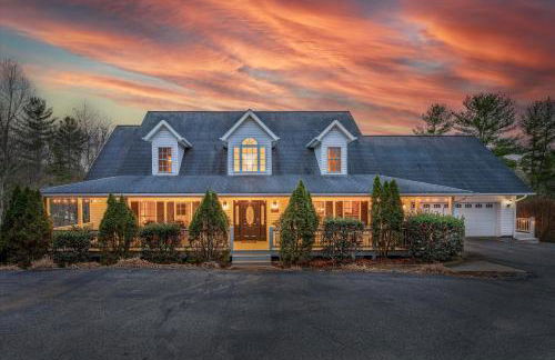 Newly Renovated Luxe Home near Asheville | Pool, Hot Tub, Theater & Games! - Foto 1