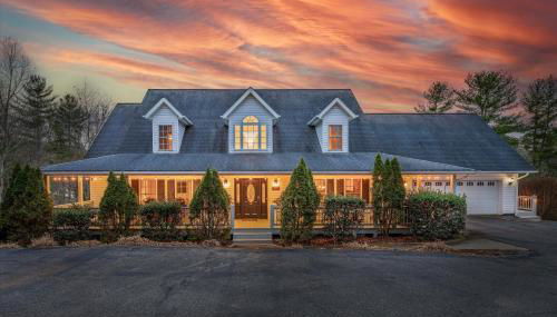 Newly Renovated Luxe Home near Asheville | Pool, Hot Tub, Theater & Games! - Foto 1