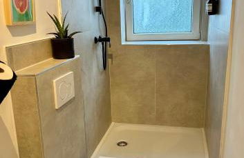 FeelsLikeHome - Urbane Altbauwohnung mit Dachterasse& Parkplatz - Foto 15