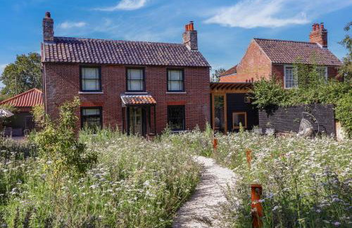 Oak Cottage - Photo 1