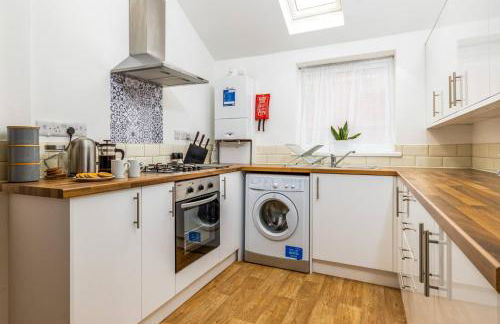 4Bed Central House w Parking & Garden - Foto 20