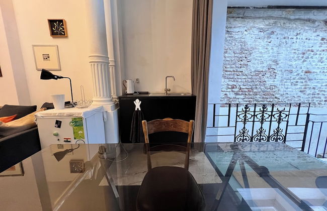 Chic Comfortable Loft and Natural Light - Photo 4