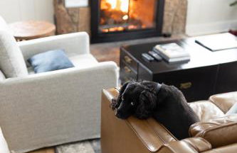 Luxury Mountain Cabin with Views, Hot Tub, Fire Pit, by Forest & Peak Retreats - Foto 10