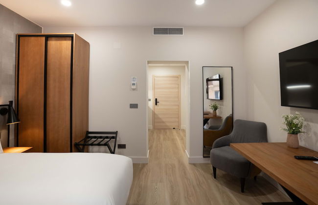 Prisma Suites - Photo 30