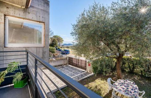 Fly House - Photo 12