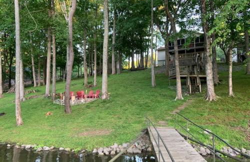 Beautiful Waterfront with Dock Firepit Hot tub - Foto 1