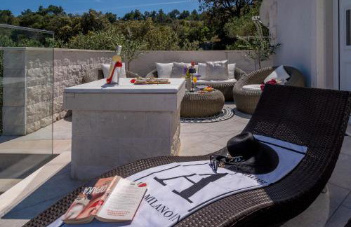 Uniquely designed Villa Ivana with outdoor Jacuzzi nearby the pebble Banje beach at the Island of Solta - Photo 61