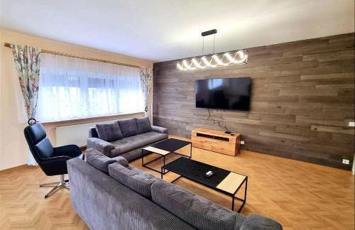 OVER RIVER near FRANKFURT-130 QM-4 ROOMS- 6 BEDS- FREE PARKING- AC - Foto 4