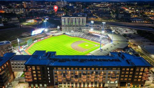 Modern 3BR Condo Walk to Downtown and UT Parking - Foto 5