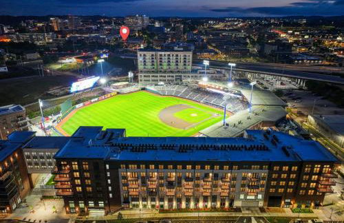 Modern 3BR Condo Walk to Downtown and UT Parking - Foto 5