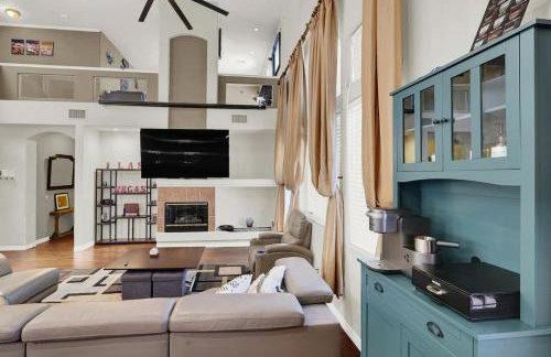 Tropical 4BR Oasis with Pool and Jacuzzi Near Strip - Photo 7