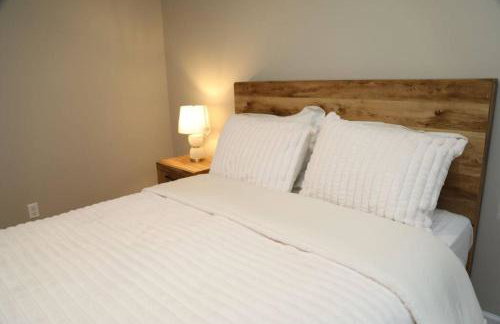 Grace Filled Apartment in Newark - Photo 5