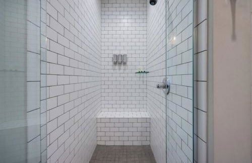 WeHo Nashville Home, Geodis Park, Mini-Golf, Arcade, 10min to Downtown! Sleeps 10! - Foto 32