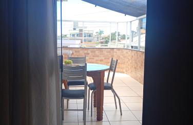 Terraço Familiar , 2 quartos com ar condicionado, 2 banheiros, churrasqueira a carvão , wi-fi, vaga para 2 carros suporta até 7 pessoas - Foto 28