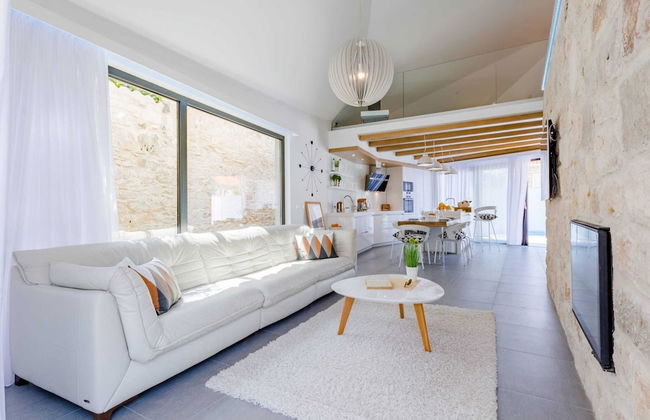 Villa Stone Pearl - Two Bedroom Holiday House With Pool - Foto 1