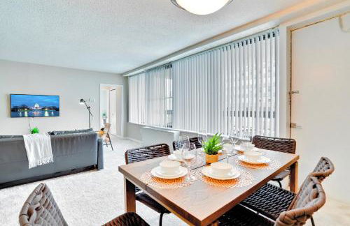 Modern Crystal City Apartment Top Amenities & Prime Location - Photo 8