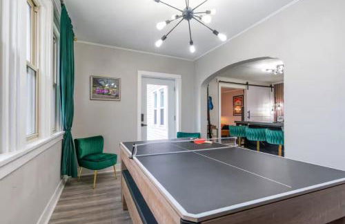 Pool Table, Arcade, Darts, 3 Car Garage, Sleeps 20 - Photo 24