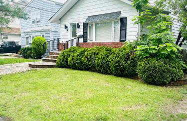 Comfortable 4-BR Family Home with Ample Parking - Foto 3