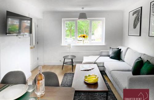 Woking - Front Garden Parking Pets Welcome - Photo 3