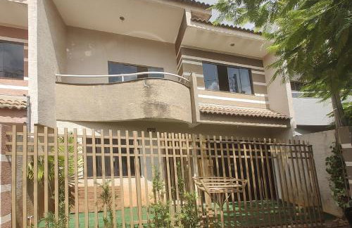 Sobrado grande disponível em ótima localização - Foto 2