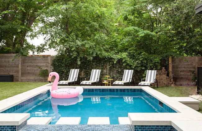 Upstay - Pristine Pool Palace - 7min to Rainey St - Photo 2