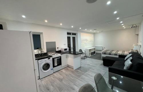 Private cinema studio guest house with garden - Foto 7