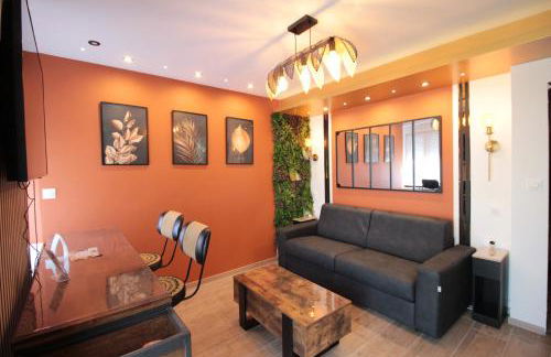 Luxury Studio, Rez de chaussée, Parking privé vidéo surveillance, Canapé haute qualité convertible couchage 2 personnes, Centre Ville proche, Restaurant, boulangerie 2 minutes à pied, Terrasse - 800mètre carré de terrain - Géré par Presta-Zen'Services - Foto 6