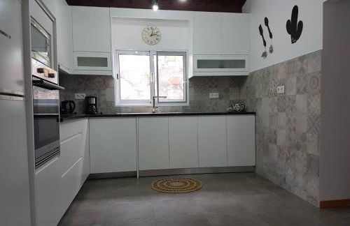 Join our relaxed house near the beach - Mosteiros - Foto 1