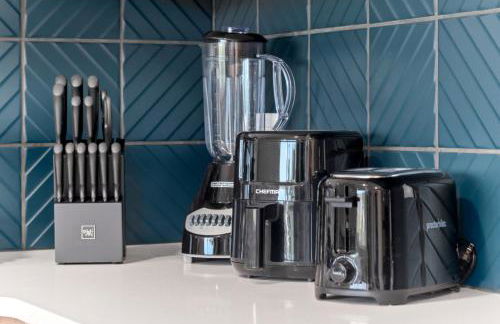 2BR Apartment in DT with Parking - Foto 16