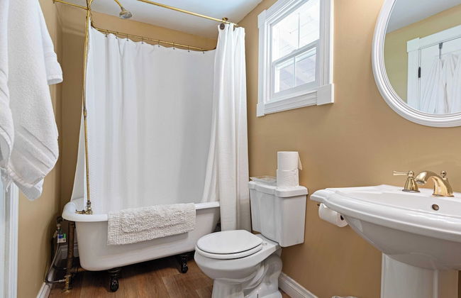 Victorian Manor In Paso Robles Wine Country + Pool, Hot Tub, Firepit, Tennis Court Sleeps 28 - Photo 58