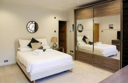 Hot Tub/Football Court/Sleeps 12/Luxury Villa - Photo 6