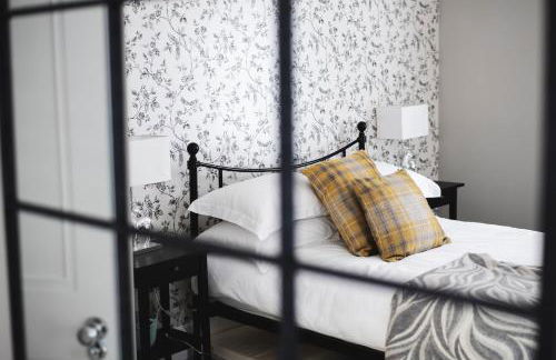 Large Country House with Hot Tub, Pool Table, and Log Burner - Photo 60