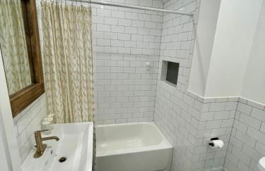 Bright & Spacious 3-Bedroom in Vibrant Bushwick! - Foto 11