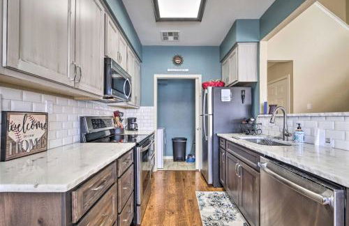 Walk to Lake Family Gem with Pool Access in Afton - Foto 26