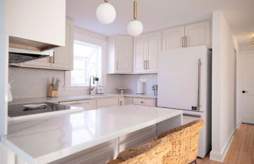 Renovated Cape Near Beach with Fire Pit - Foto 30