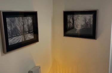 Number 10 Stunning Apartment, Fantastic Location! - Photo 23