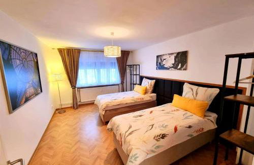 OVER RIVER near FRANKFURT-130 QM-4 ROOMS- 6 BEDS- FREE PARKING- AC - Foto 8