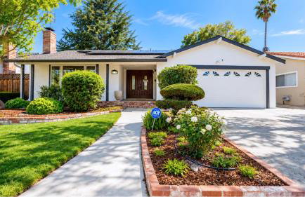 Grand Lux 4BR Prime Location & Serene Yard - Foto 2