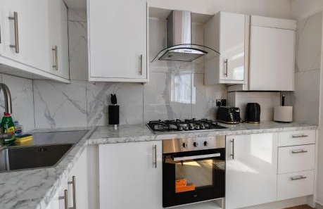 4 Bedroom 2 Bathroom House - Free parking - Foto 21