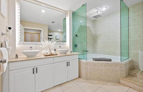 European style Queen Suite in Palm Coast - Best view with Balcony near Beaches! - Photo 10