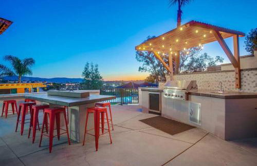 Large Pool Home on Two Acres with Views! - Foto 15