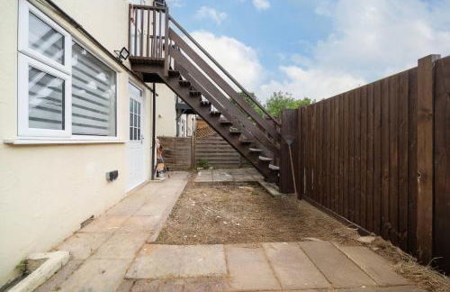 Newly Refurbished Two Bedroom Garden Flat - Sleeps 6 - Foto 16