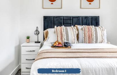 Dudley - Stylish 3 Bedroom Sleeps 6 Wi-Fi - JRR Stays - Foto 1