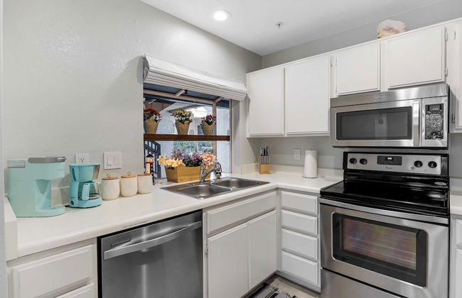 Walk to Beach Pool, Hot Tub, Private Patio, Parking Seabreeze Retreat - Foto 14