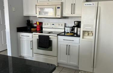 Lakefront Retreat 4BR-3BA Pool Home Near Disney - Foto 47