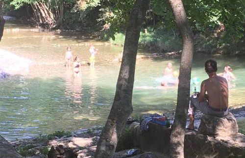 Le gîte de la vallée du Douctouyre - Foto 1