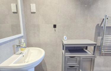 Promo Rate - Comfy Islington Studio Flat near Upper Street, Highbury & Angel Station with FREE WiFi by NourNest Apartments - Foto 17