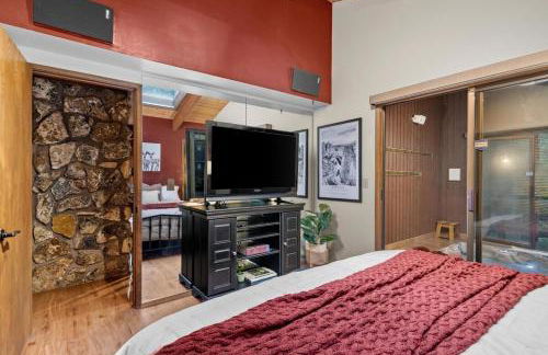 ZigZag Basecamp · Cozy Cabin Perfect for Nature Escapes w/ Hot Tub - Photo 19