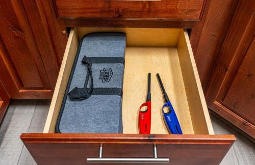 Fully Stocked Home with Hot Tub and Private Yard - Photo 42